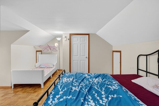 Building Photo - 13 Pleasant St