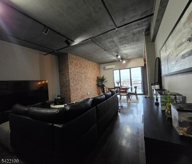 Building Photo - 58-60 Elm Street Unit 504