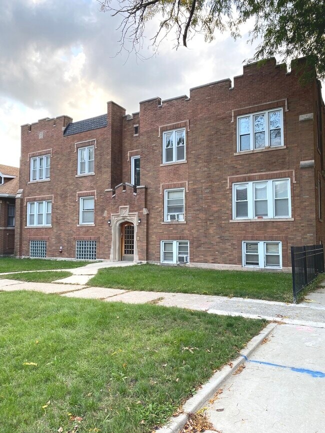 Primary Photo - 219 E 78th St