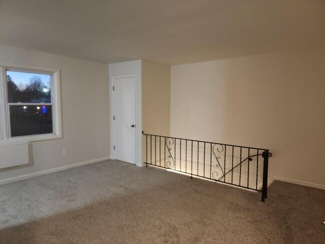 Building Photo - 17 Alexander Dr