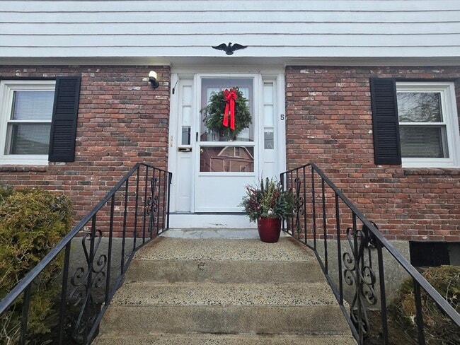 Building Photo - 5 Tappan St