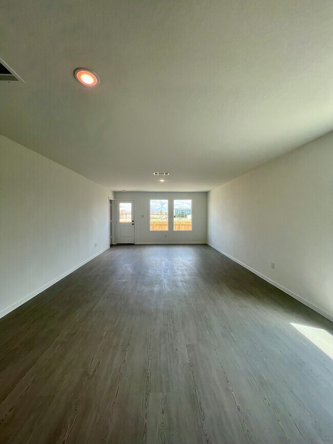 Building Photo - 9175 Trails End