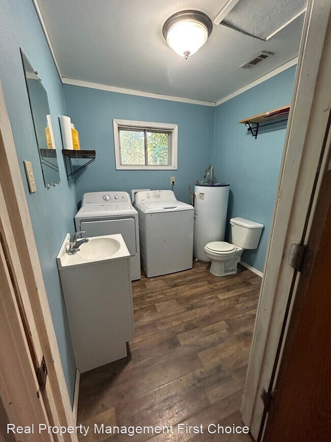 Building Photo - 2 br, 1.5 bath House - 905 N 48th Street