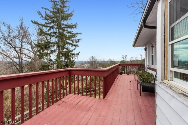 Building Photo - 145 Highview Terrace