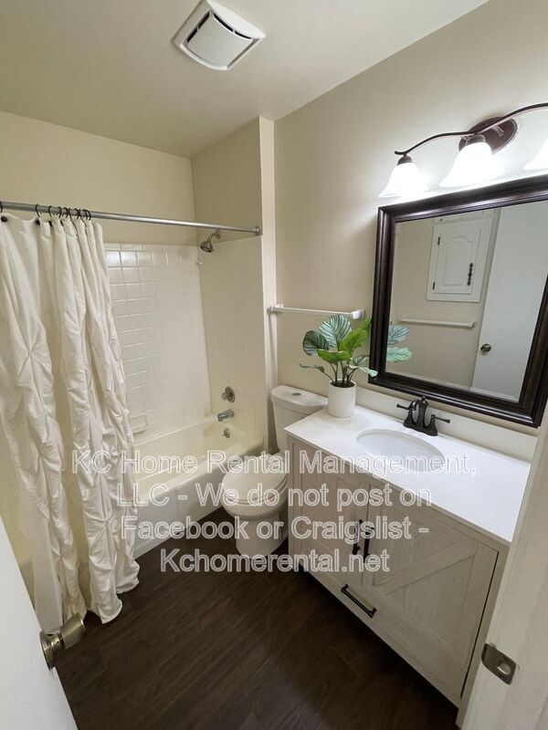 Building Photo - 209 Woodbridge Ln