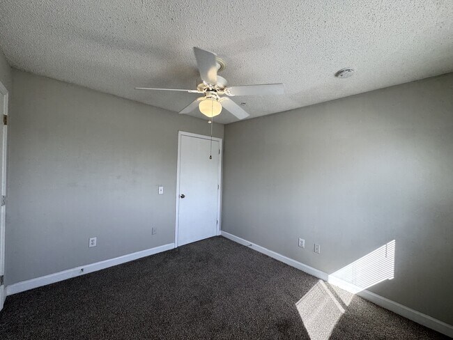 Building Photo - 303 Smith Level Rd