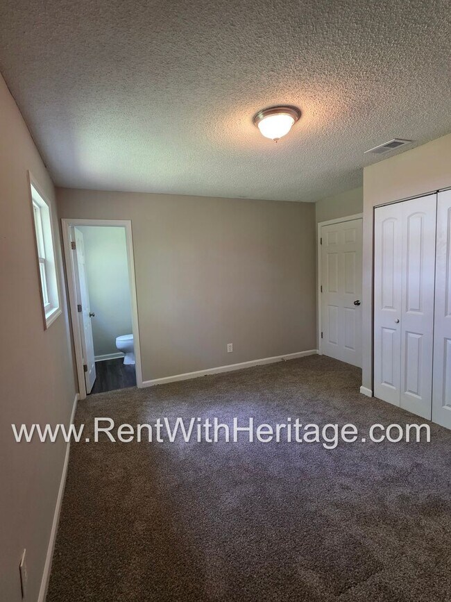 Building Photo - Awesome 3 bd/ 1.5 Bath Brick Front Ranch / No Steps / Totally Renovated / Great Location