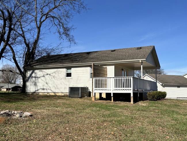 Building Photo - 2039 W Jefferson Pike