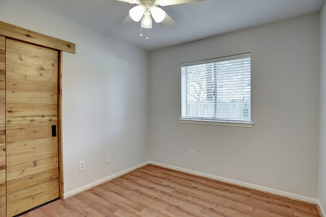Building Photo - 179 Sandpebble Dr