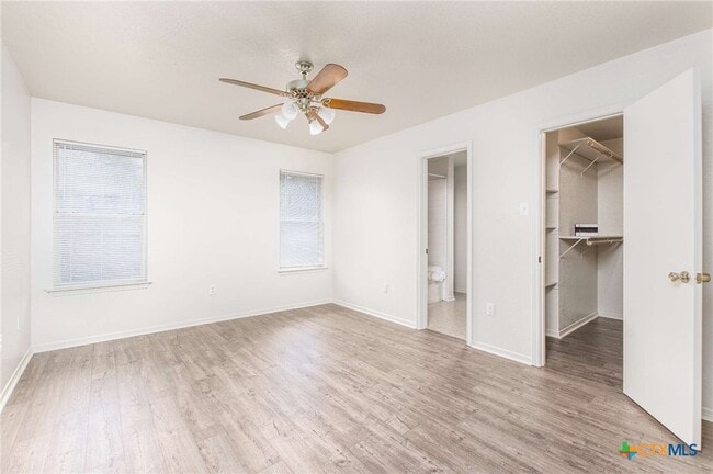 Building Photo - 1306 Elke Cir