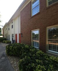 Building Photo - 1040 Old Holcomb Bridge Rd