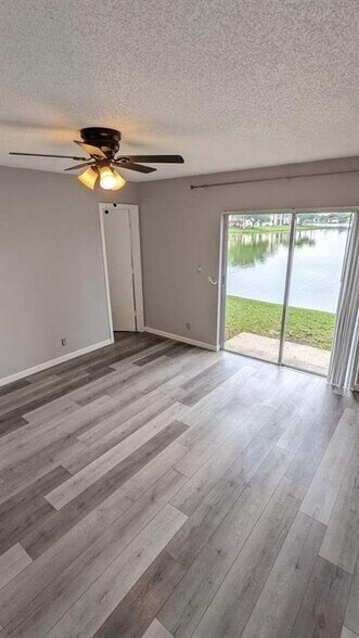 Building Photo - 432 Lakeside Dr