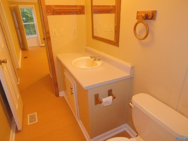 Building Photo - 498 Berry Hollow Rd