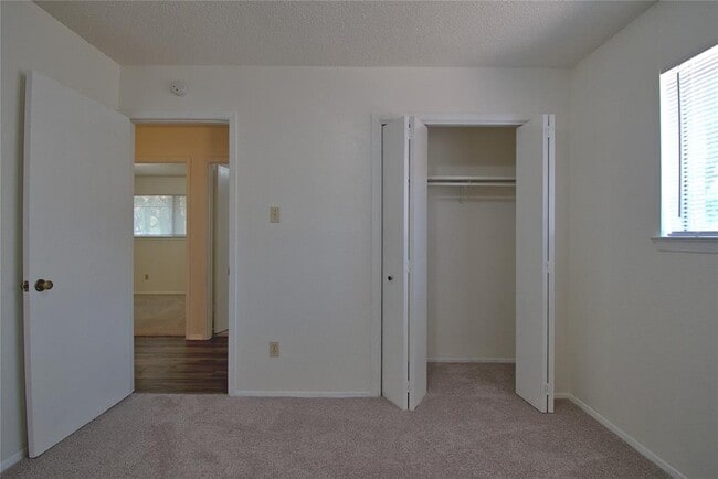 Building Photo - 9303 Quail Field Dr