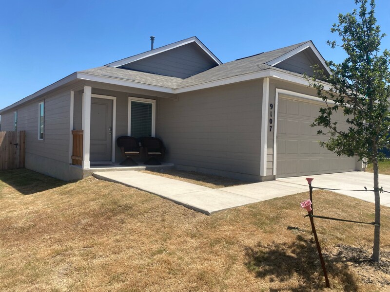 Building Photo - 9107 Selene Pl
