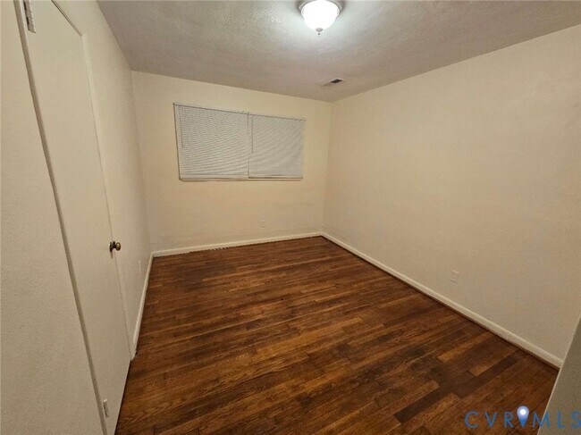 Building Photo - 2604 Sunnybrook Rd