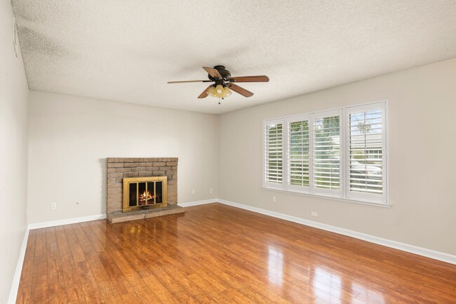 Building Photo - AVAILABLE NOW - CITRUS HEIGHTS 3 BEDROOM 2...