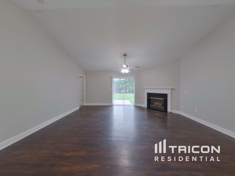Building Photo - 4116 Larkhaven Village Dr