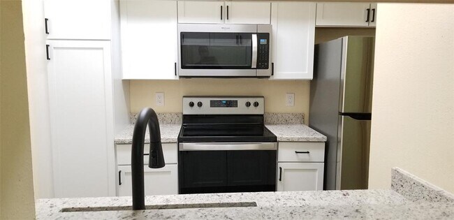 Building Photo - 6602 Harbor Town Dr