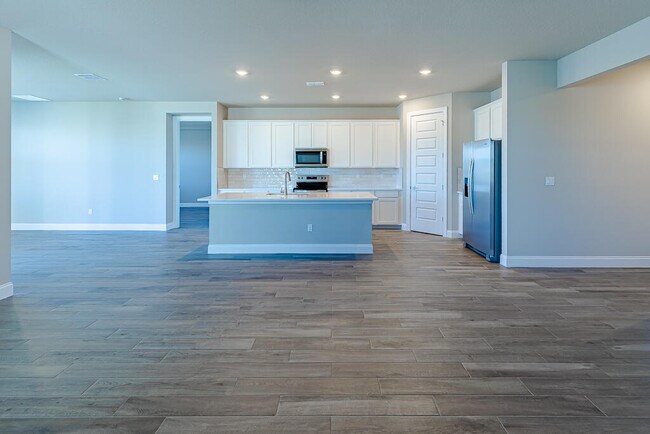 Building Photo - 9002 Dahlia Cir