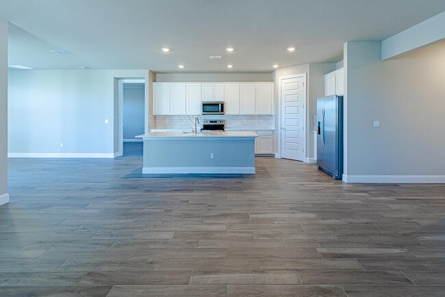 Building Photo - 9002 Dahlia Cir