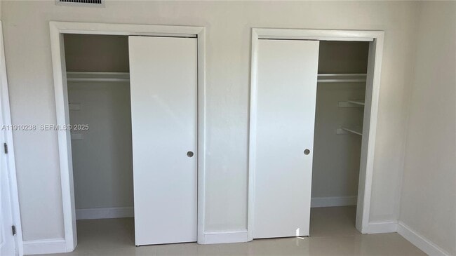 Building Photo - 465 NE 139th St