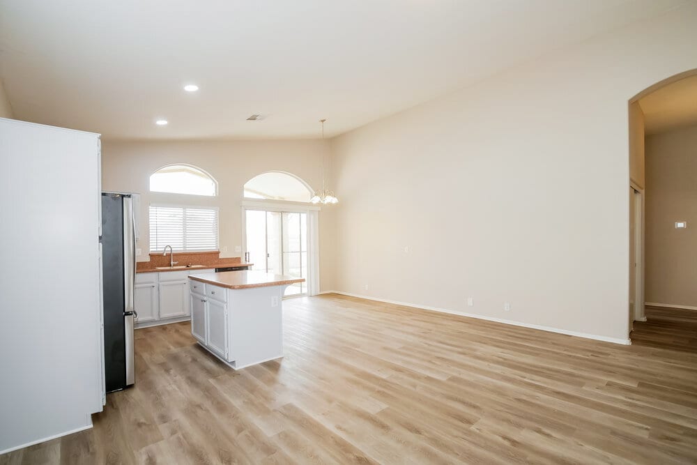 Building Photo - 1069 W Glenmere Dr