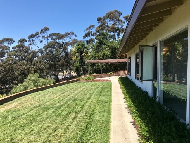 Building Photo - Three Bedroom Riviera Home with Ocean View...