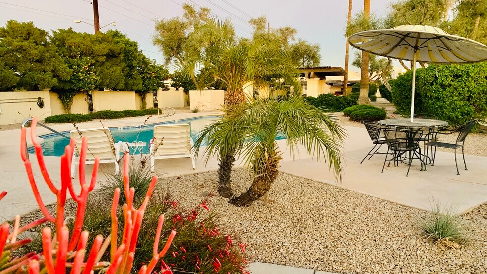 Building Photo - 2828 N 61st Pl