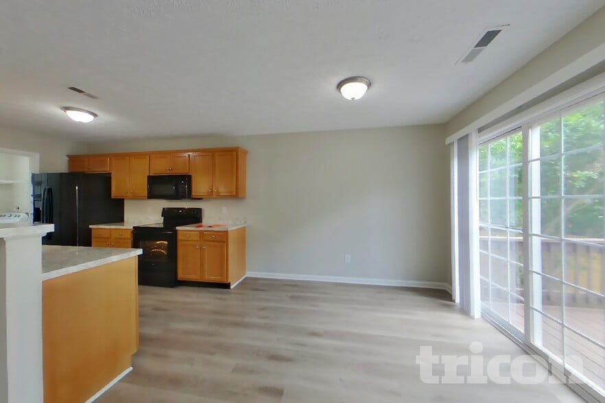 Building Photo - 1256 Lasalle Dr