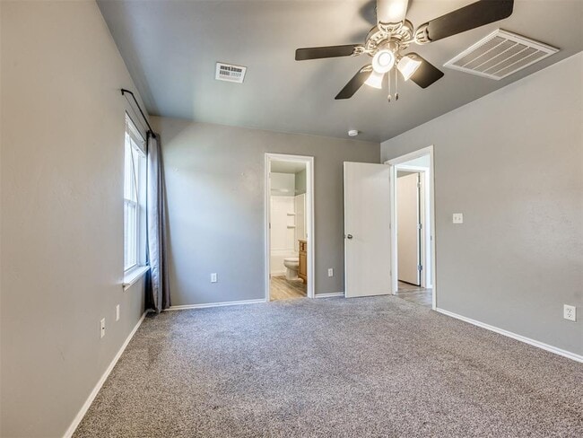 Building Photo - 609 E Linden Ln