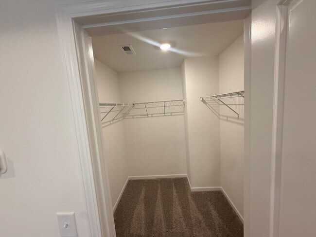 Building Photo - Brand New Townhome in Highland Creek Area!