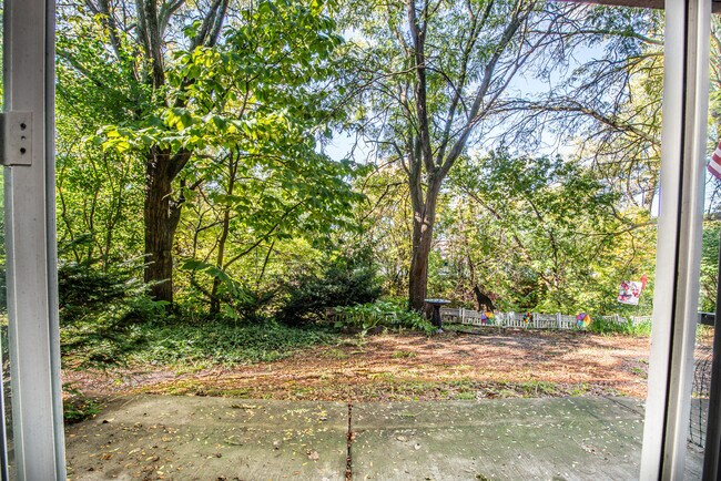 Building Photo - 5101 Carriage Way Dr