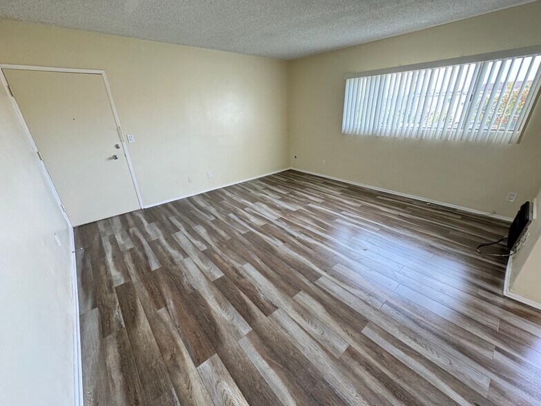 Building Photo - 2614 S Garth Ave