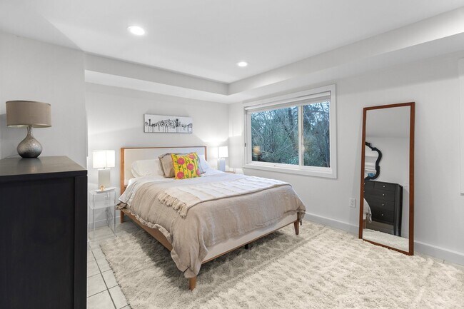 Building Photo - 4 bedroom 3 bath Mercer Island