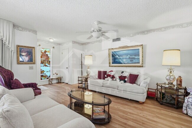 Building Photo - 9807 W Mockingbird Dr