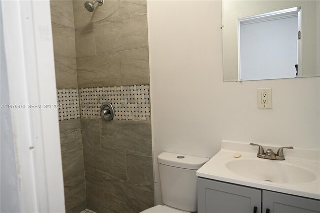 Building Photo - 5941 NW 14th Ct