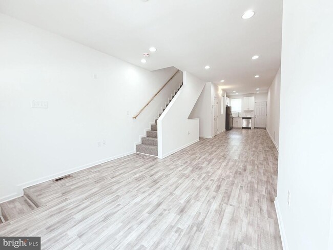 Building Photo - 812 N Payson St