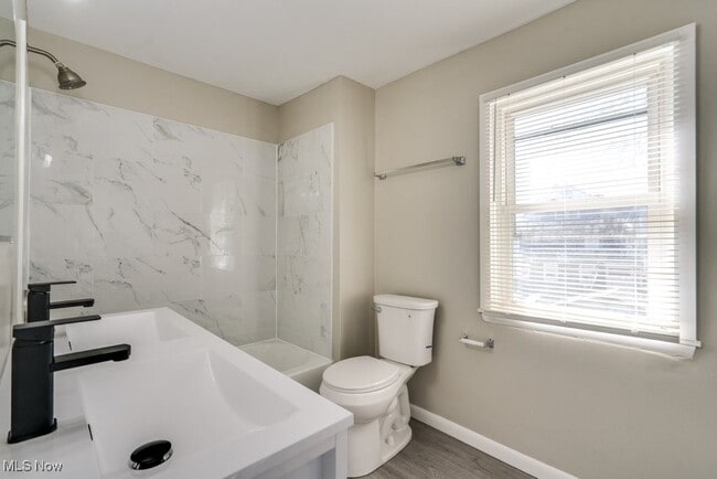 Building Photo - 920 Bloomfield Ave