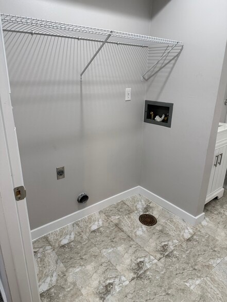 Washer/Dryer hookups - 4811 S 45th St