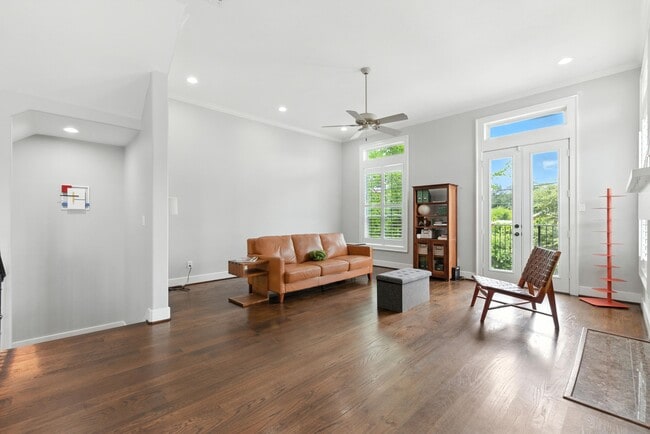 Building Photo - 1317 Bomar St