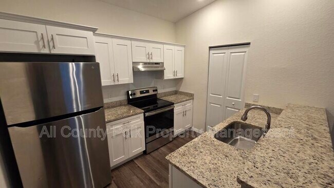 Building Photo - 915 Ariana St