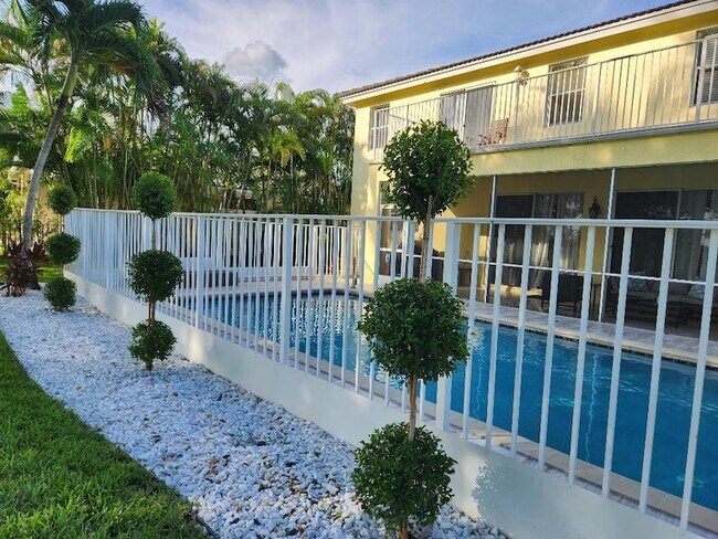 Building Photo - 1851 Corsica Dr