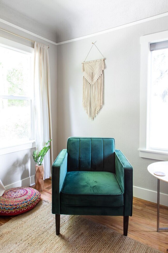 Building Photo - Cozy 2-Bedroom Retreat in North End Boise: Fantastic Location with Elegant Upgrades