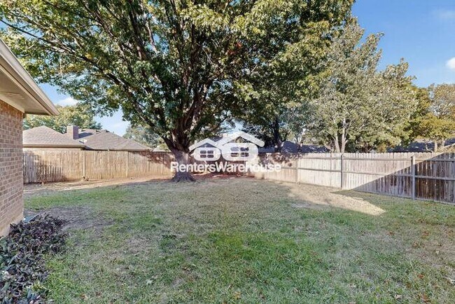 Building Photo - Completely Refreshed NRH Home Move IN Ready.