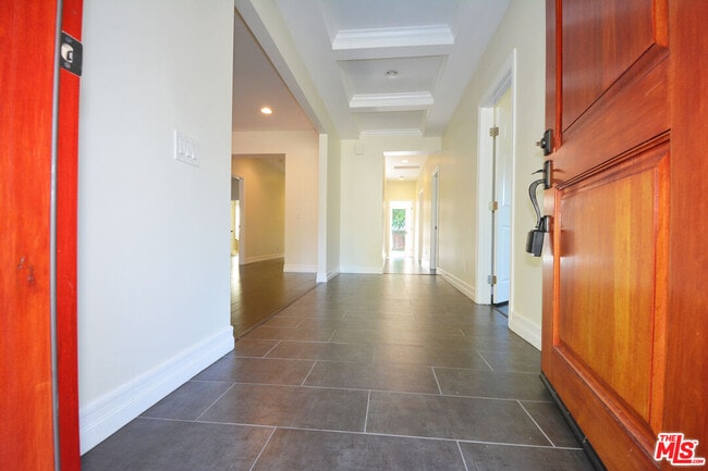 Building Photo - 1093 Avoca Ave
