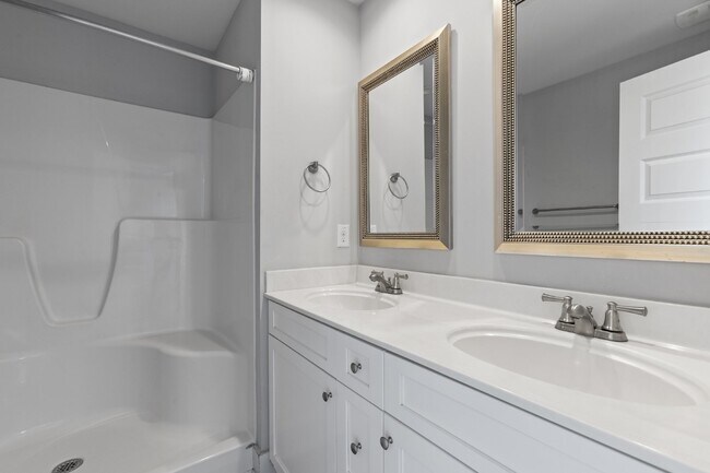 Building Photo - 318 Holbrook Ln