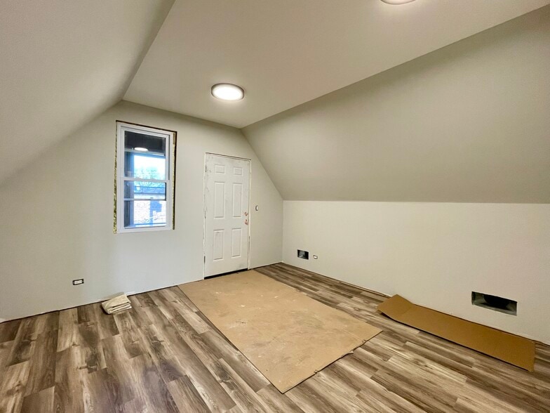 Building Photo - 2937 N Ashland Ave