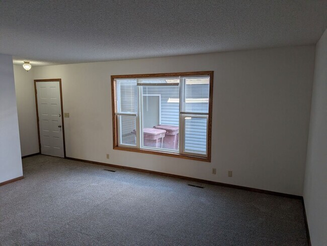 Building Photo - 2215 Mirwyn Ct