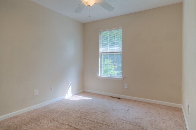 Building Photo - 846 Patrick Henry Dr